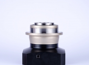 AD140斜齒高精度行星減速機(jī)